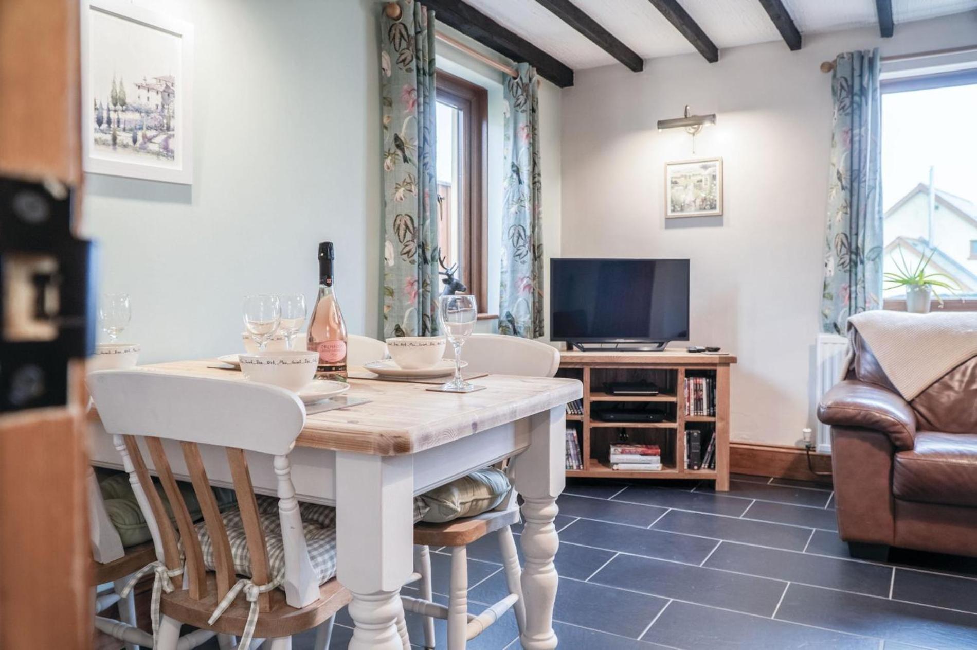 The Brambles - 2 Bedroom Cottage - Llanteg エクステリア 写真