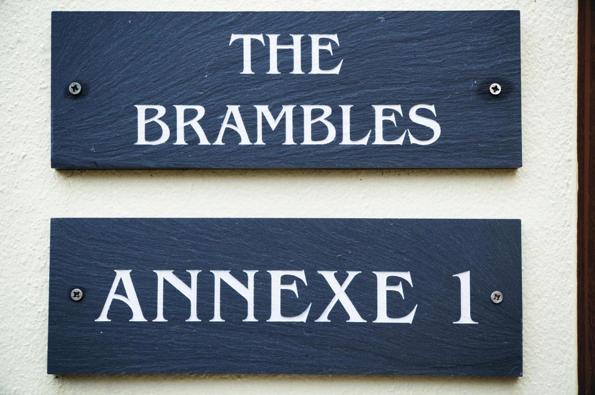 The Brambles - 2 Bedroom Cottage - Llanteg エクステリア 写真